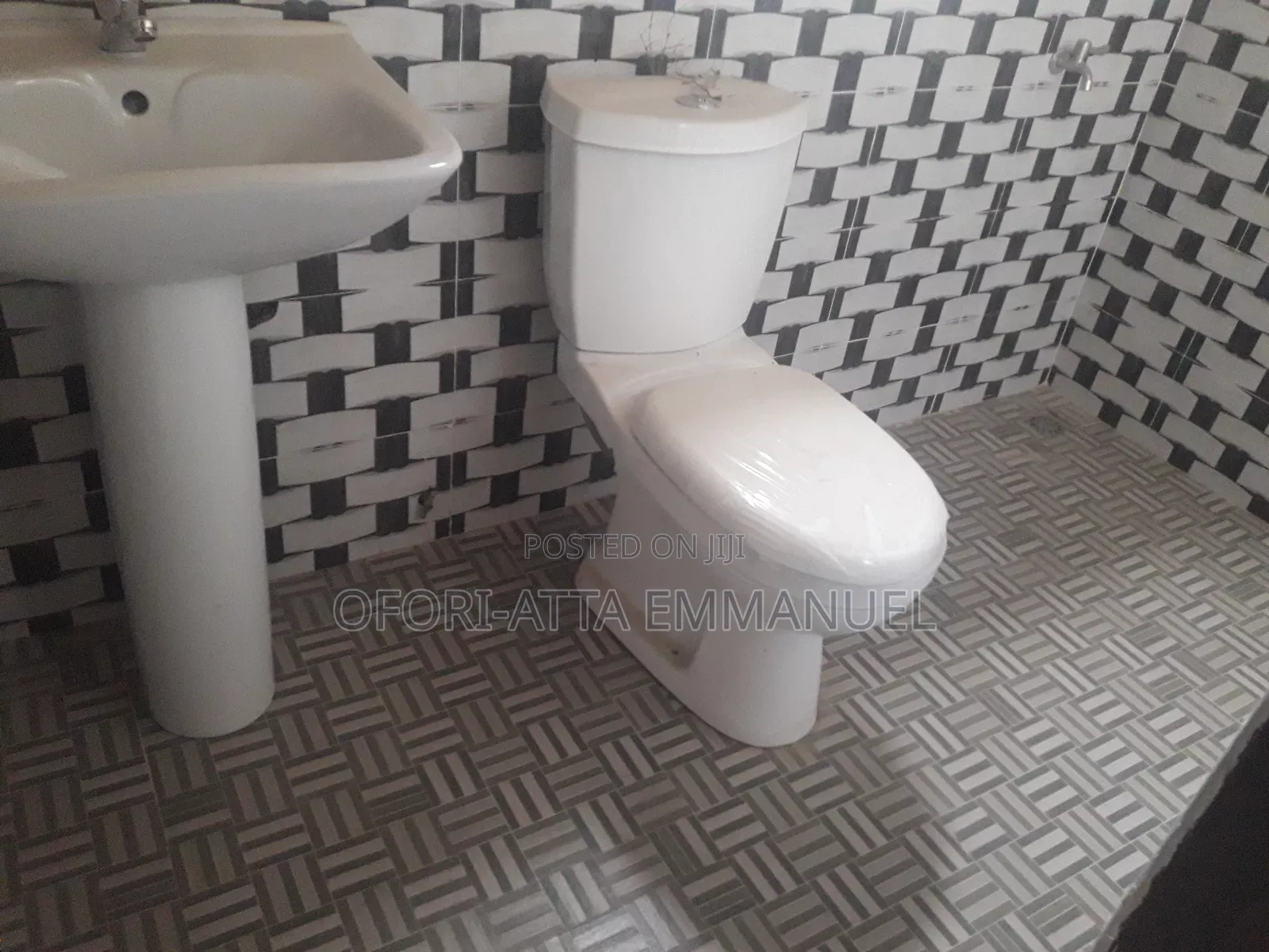 1bdrm Room & Parlour in Amasaman 3 Junction, Pokuase for rent