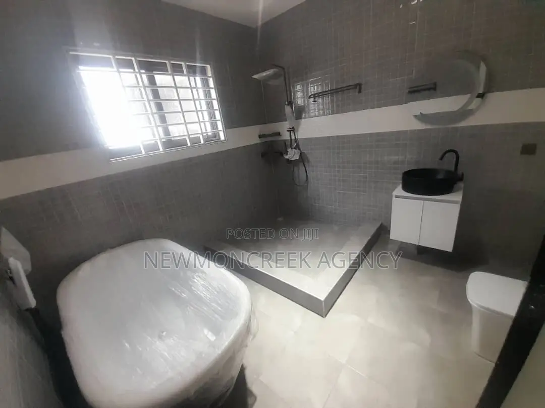 4bdrm Duplex in East Legon Annex, Accra Metropolitan for sale