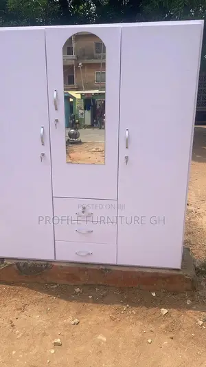 White 3 Door Wardrobe// Freeeee Delivery