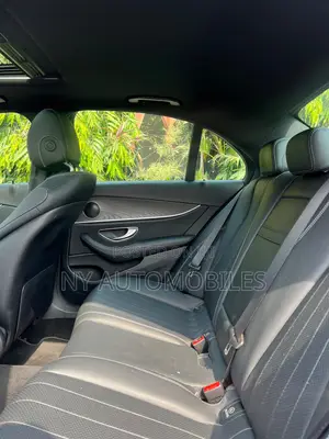 Mercedes-Benz E300 2019 Red
