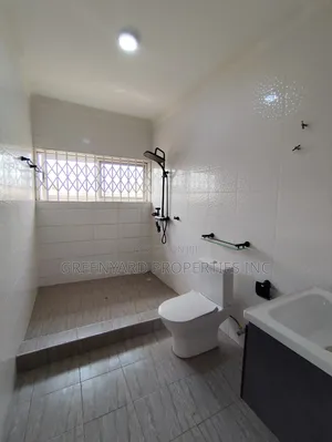 4bdrm House in C5, Lake Side Estate for rent