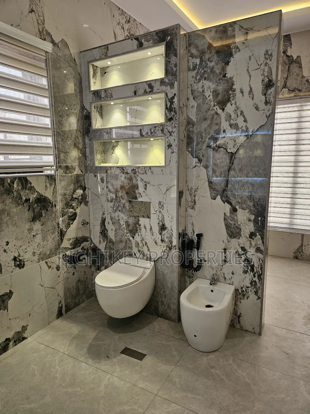 5bdrm Duplex in Kumasi Ridge for sale