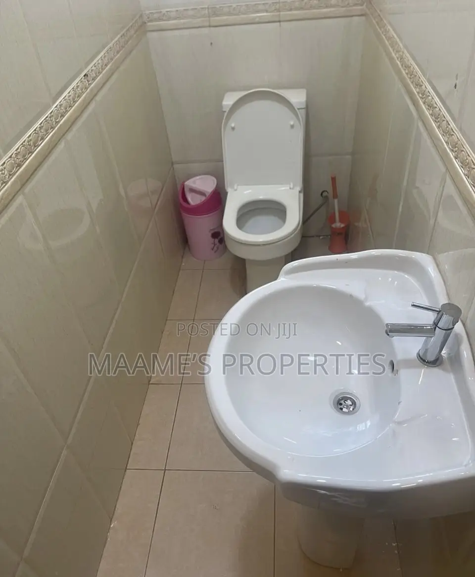 5bdrm House in Adenta for rent