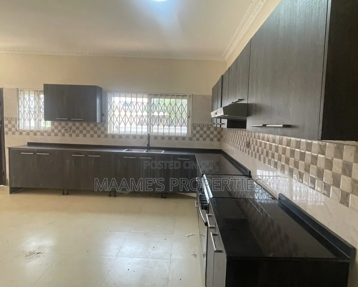 5bdrm House in Adenta for rent