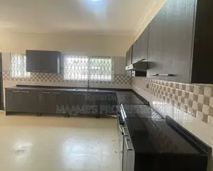 5bdrm House in Adenta for rent
