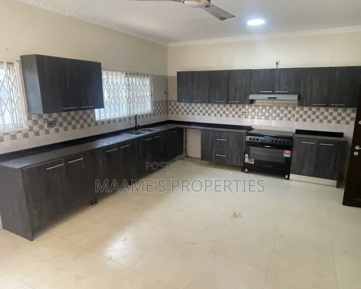5bdrm House in Adenta for rent