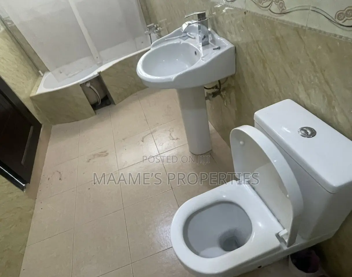 5bdrm House in Adenta for rent