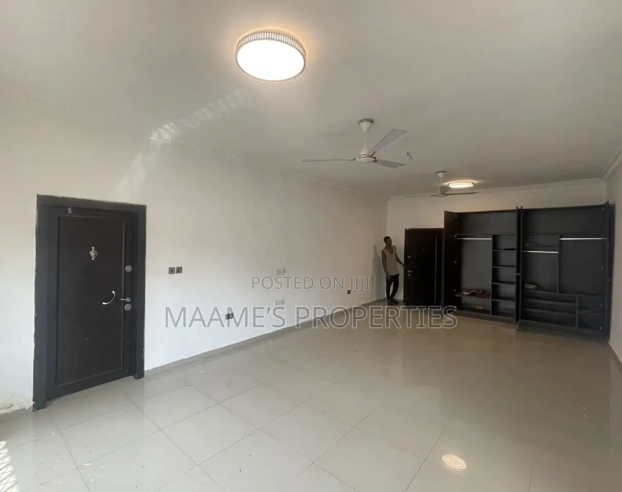 5bdrm House in Adenta for rent