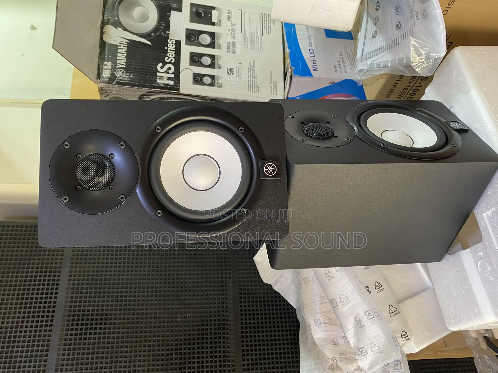 Yamaha HS5 Powered Studio Monitor