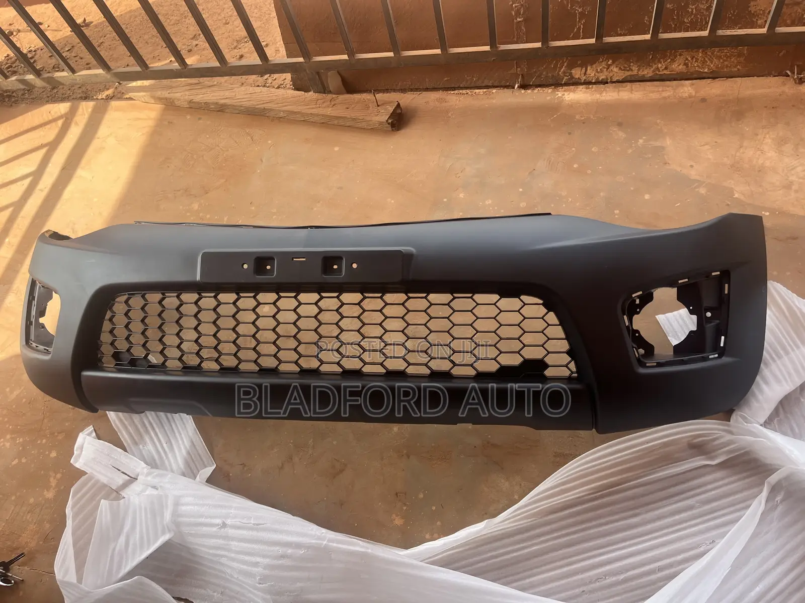 L200 2009-2012 Vodafone Bumper