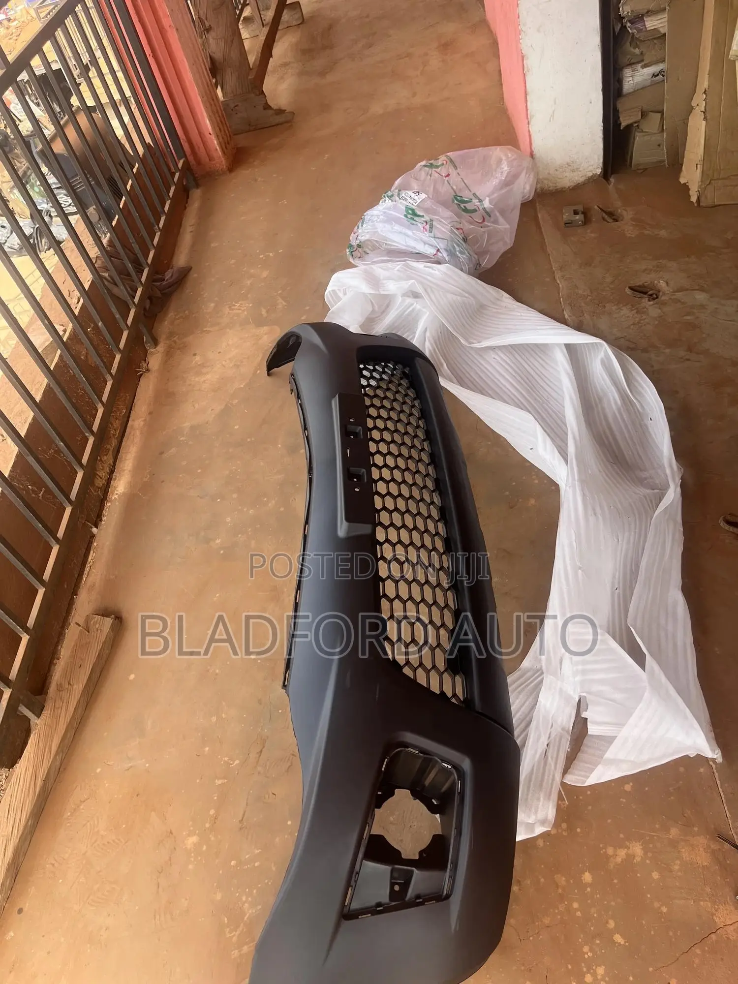 L200 2009-2012 Vodafone Bumper