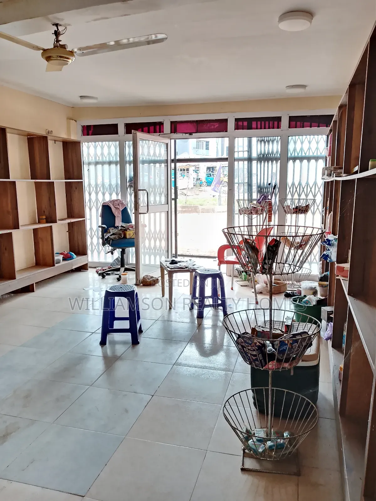 Ground Floor, Busy Road Side Shop/Store/Warehouse,Spintex