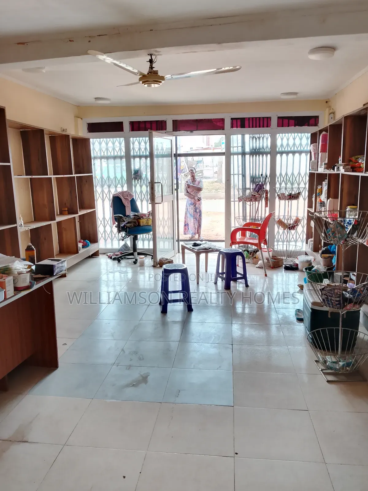 Ground Floor, Busy Road Side Shop/Store/Warehouse,Spintex