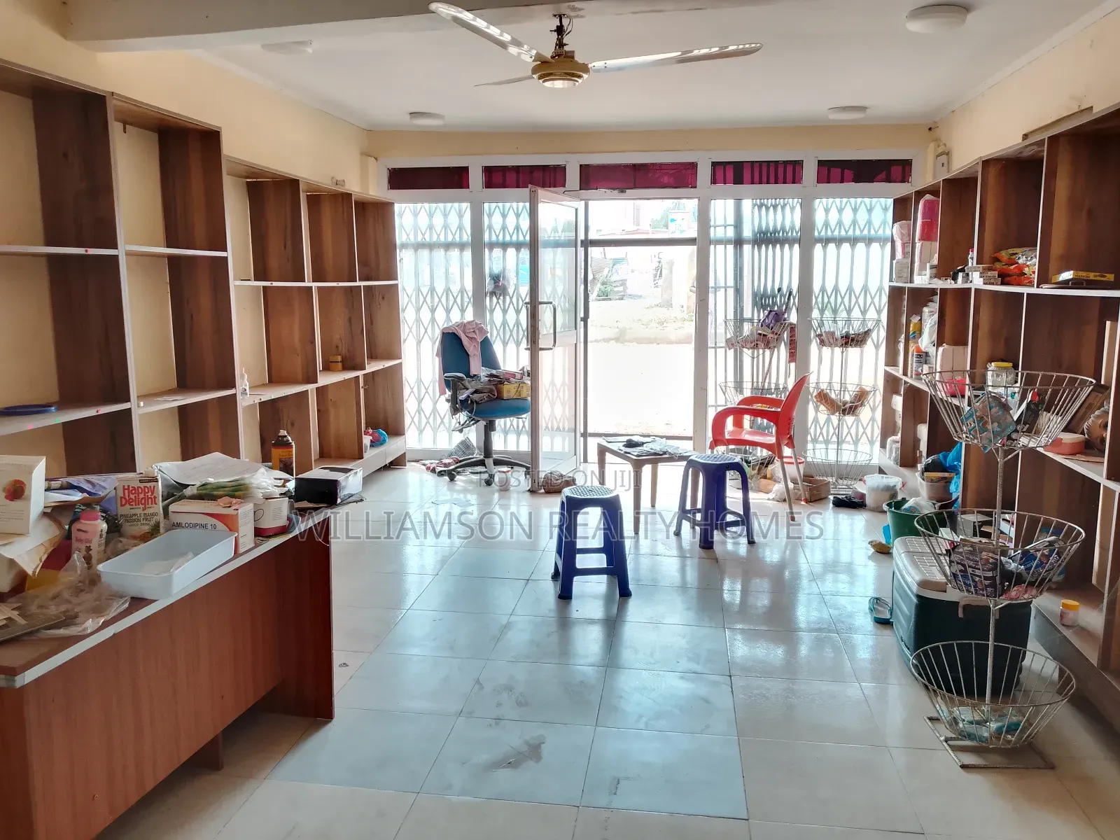 Ground Floor, Busy Road Side Shop/Store/Warehouse,Spintex