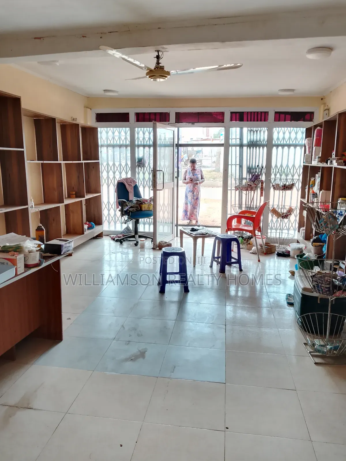 Ground Floor, Busy Road Side Shop/Store/Warehouse,Spintex