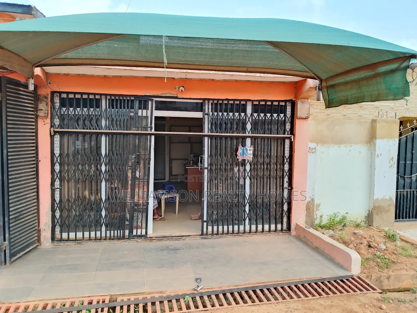 Ground Floor, Busy Road Side Shop/Store/Warehouse,Spintex