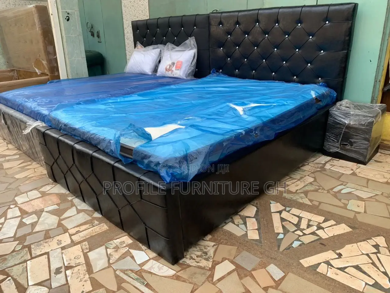 Bedframe With Drawer & Mattress Double 54x75//Free Delivery