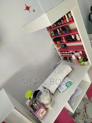 Custom Nails Desk