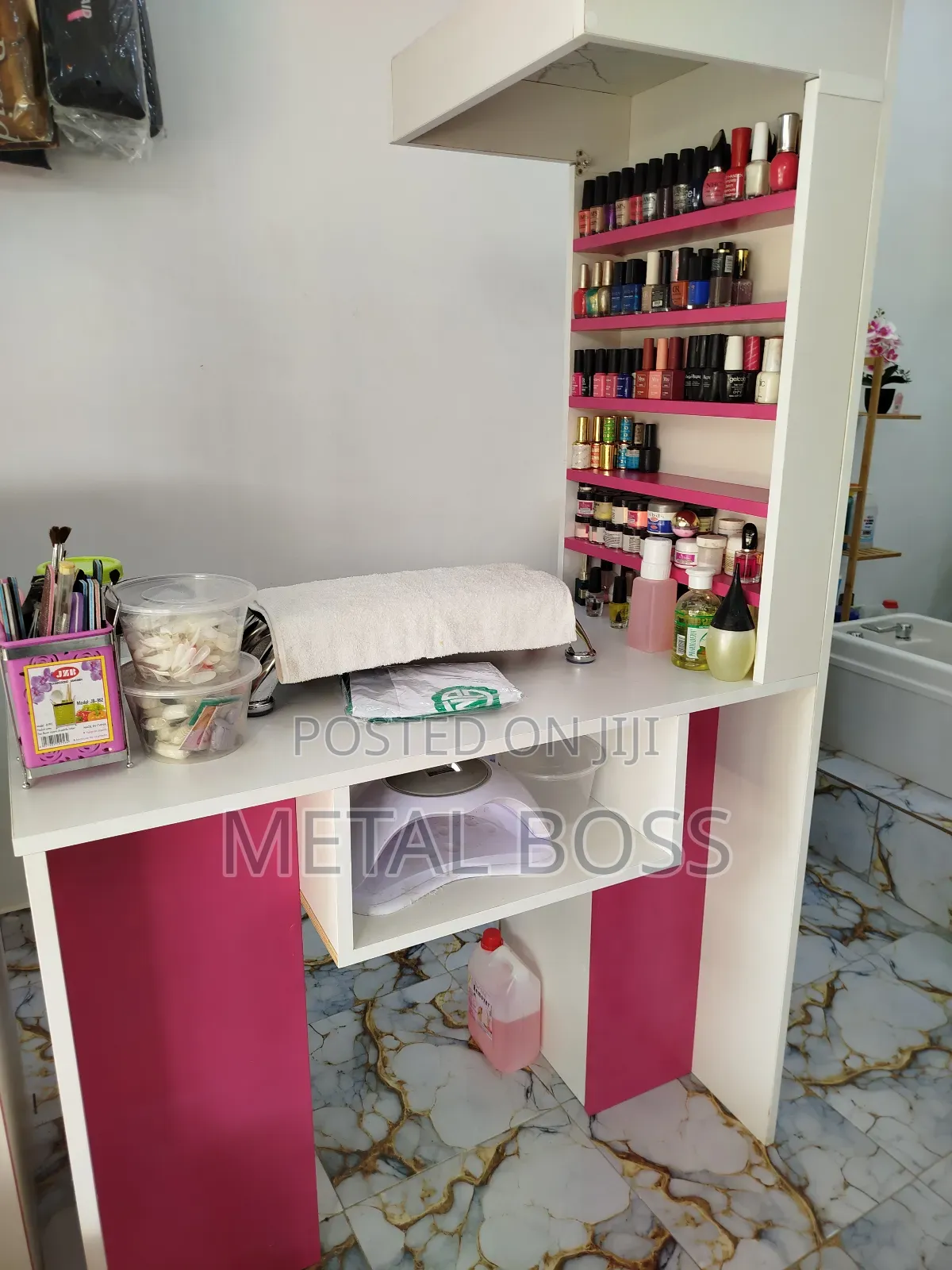 Custom Nails Desk