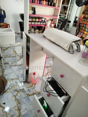 Custom Nails Desk