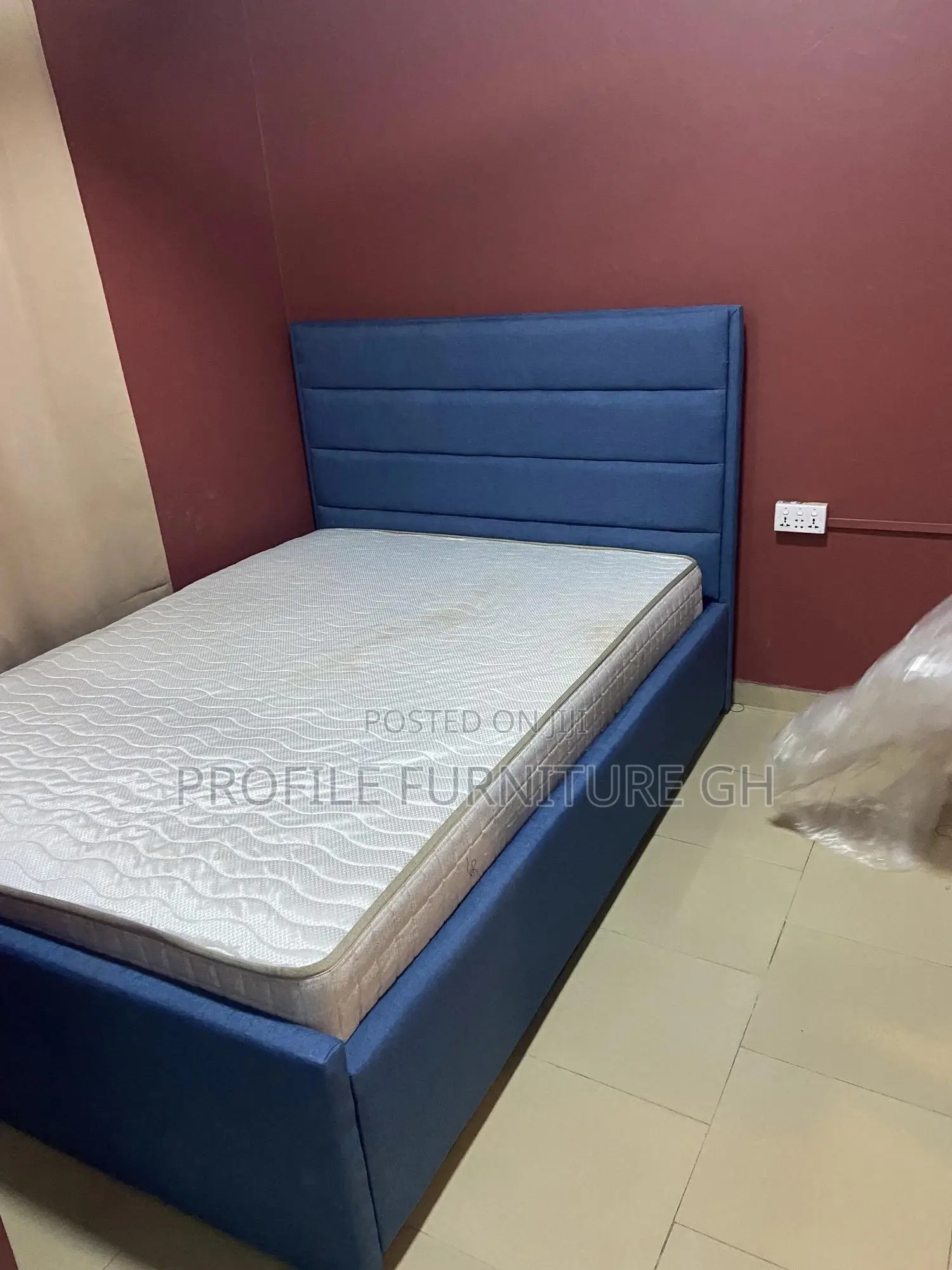 Design Bedframe With Mattress ( Double 54x75)