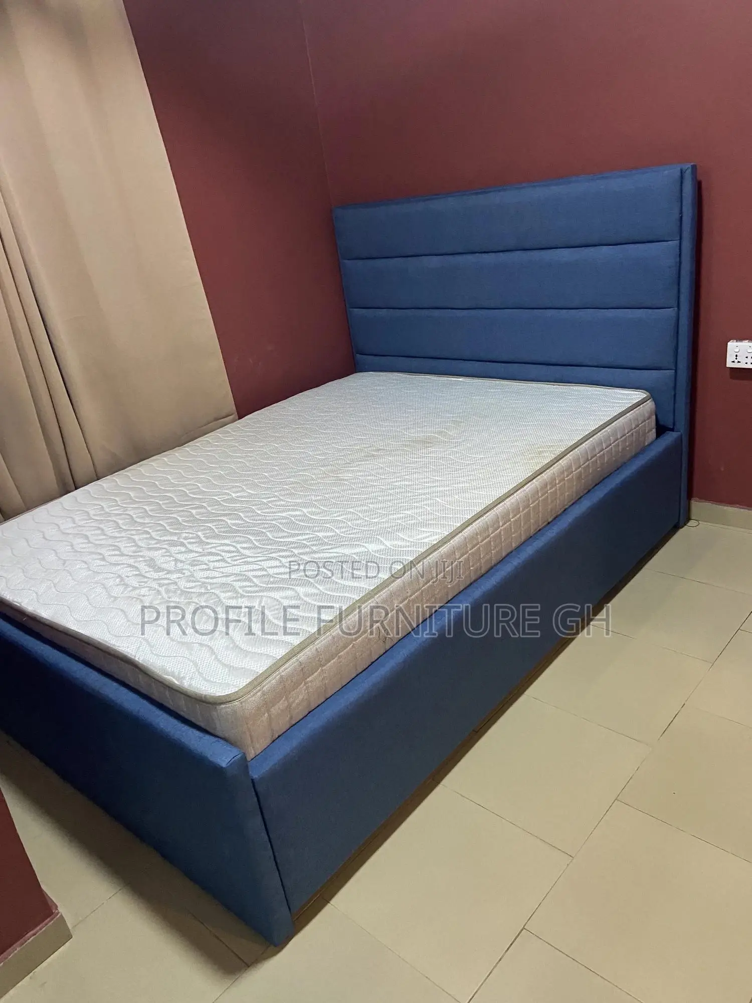 Design Bedframe With Mattress ( Double 54x75)
