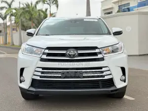 Toyota Highlander XLE 4x2 V6 (3.5L 6cyl 8A) 2018 White