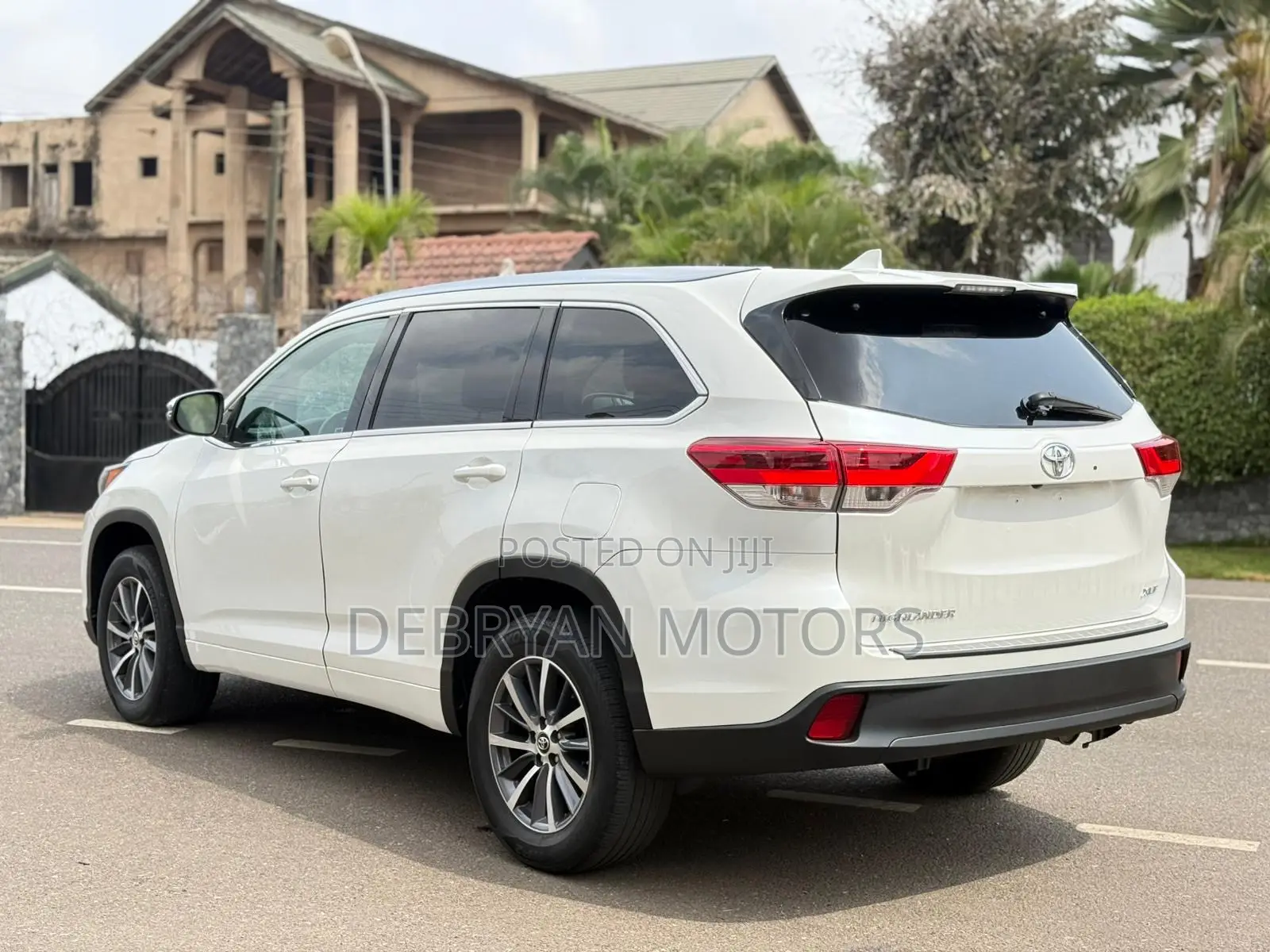 Toyota Highlander XLE 4x2 V6 (3.5L 6cyl 8A) 2018 White