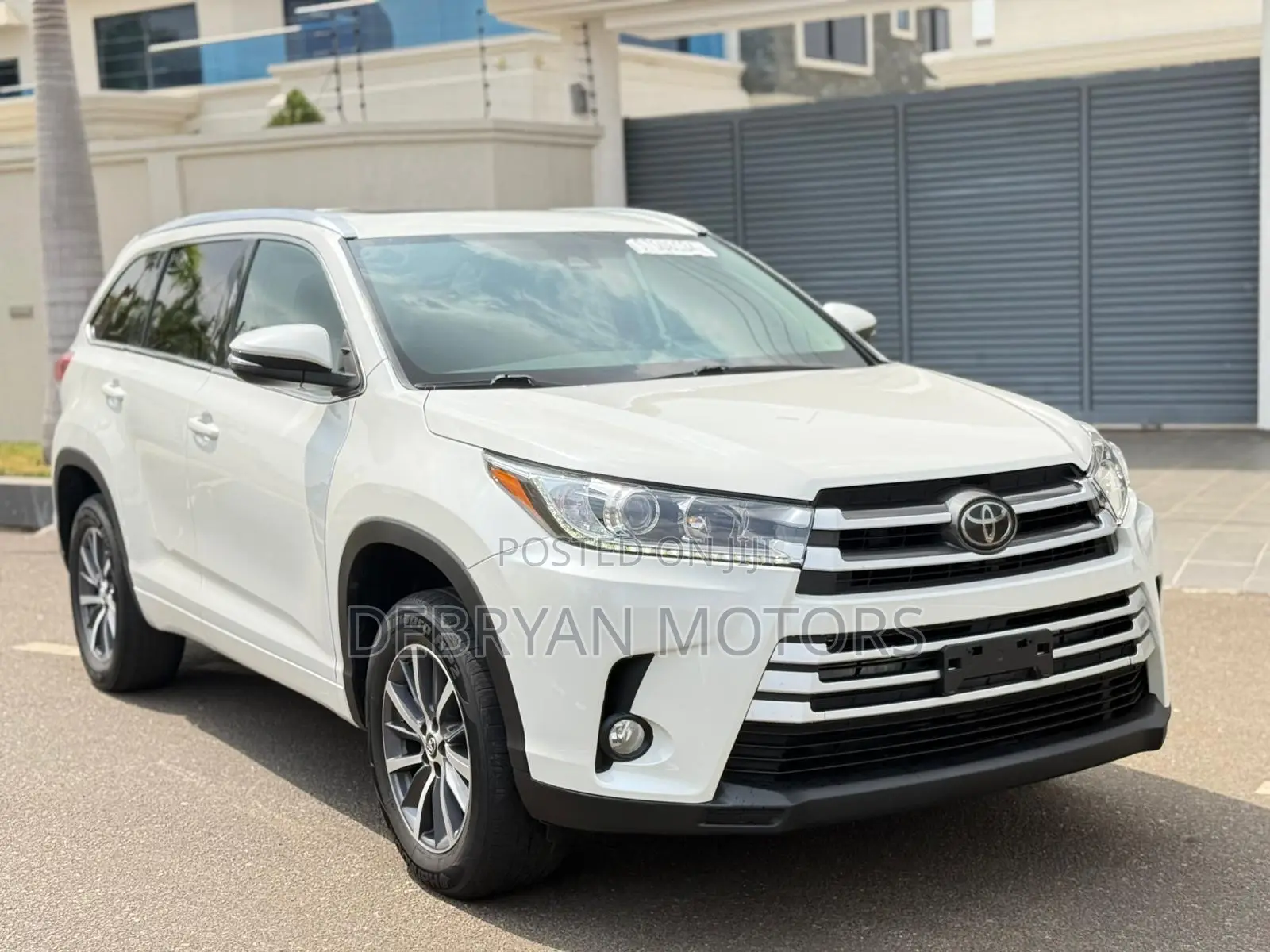 Toyota Highlander XLE 4x2 V6 (3.5L 6cyl 8A) 2018 White