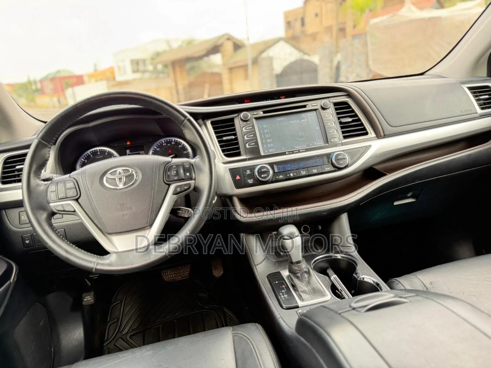 Toyota Highlander XLE 4x2 V6 (3.5L 6cyl 8A) 2018 White