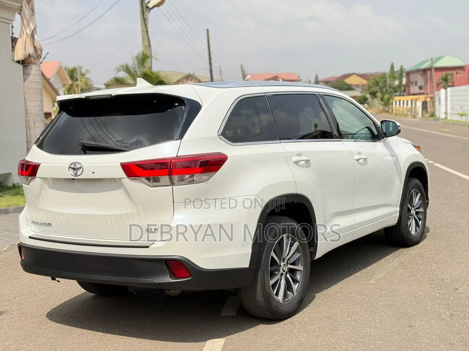Toyota Highlander XLE 4x2 V6 (3.5L 6cyl 8A) 2018 White