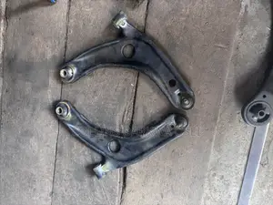 Toyota Vitz/Yaris LOWER ARM