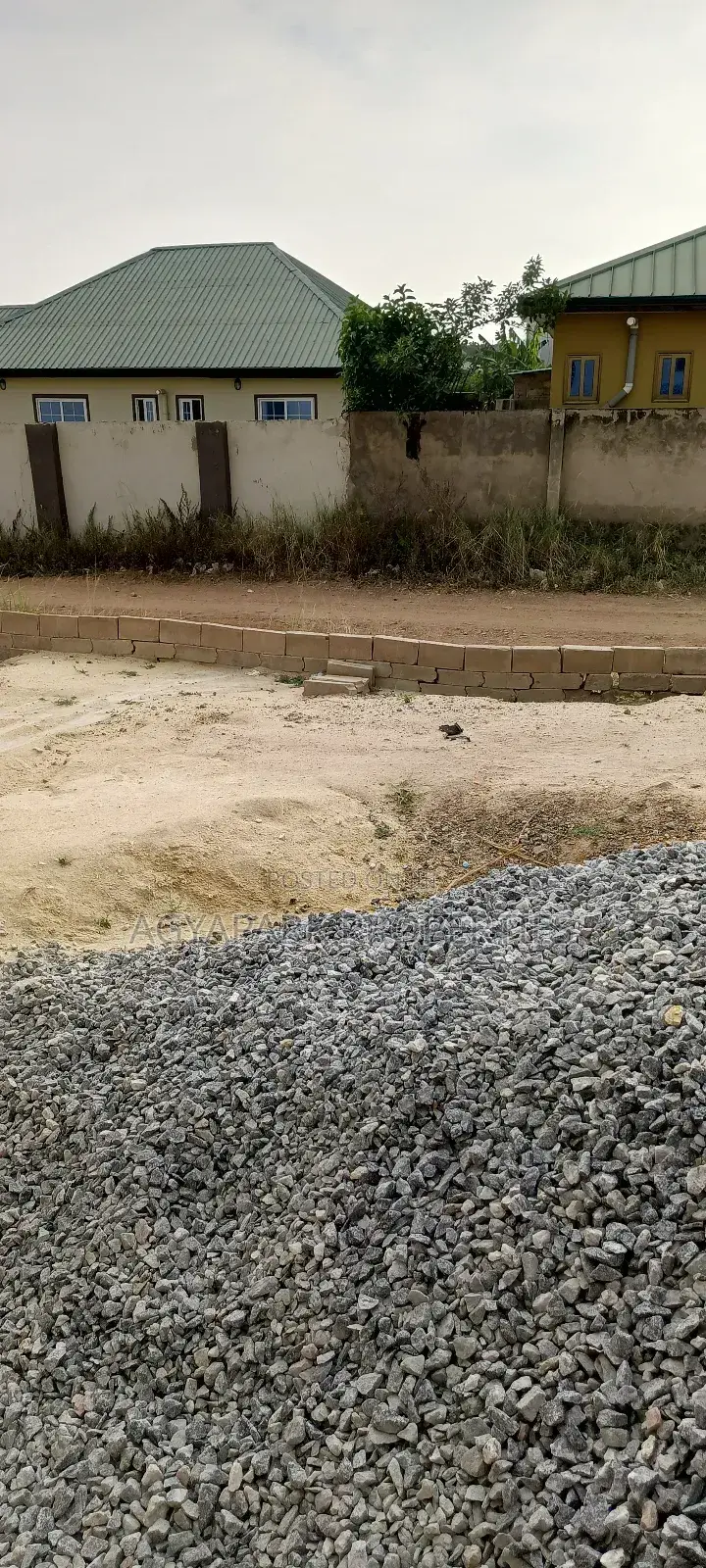 5bdrm House in Amasaman Achiaman for sale
