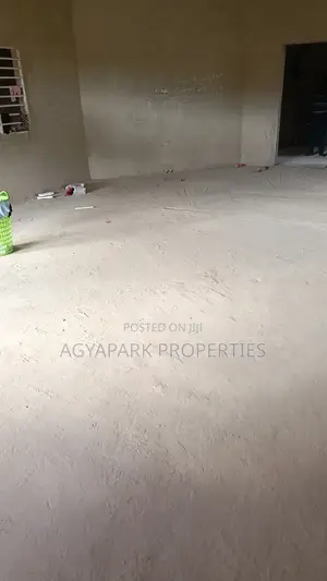 5bdrm House in Amasaman Achiaman for sale
