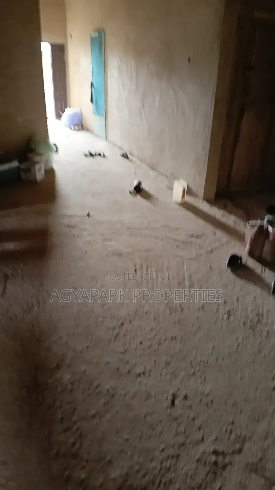 5bdrm House in Amasaman Achiaman for sale