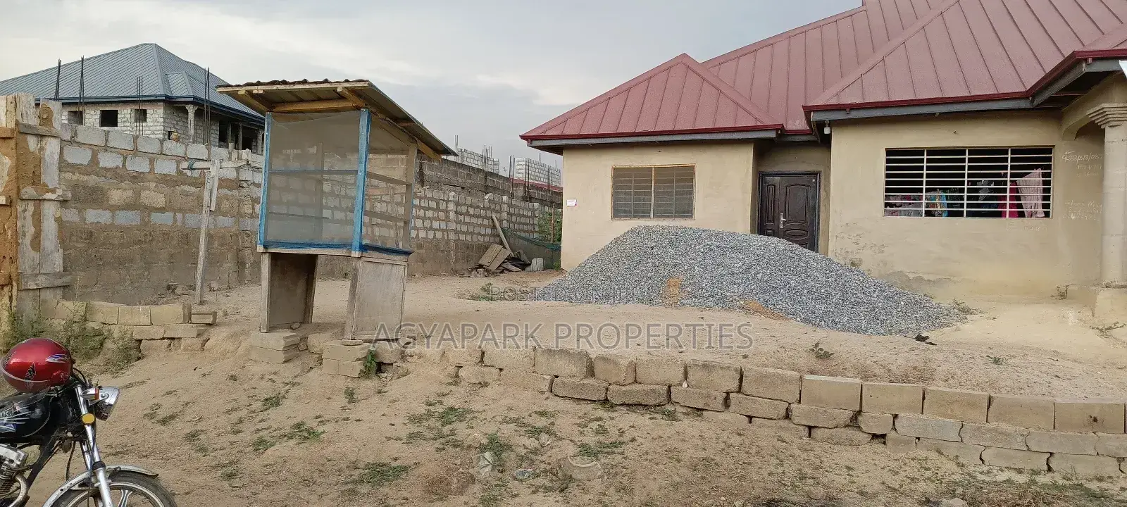 5bdrm House in Amasaman Achiaman for sale
