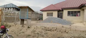 5bdrm House in Amasaman Achiaman for sale