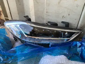 Hyundai Elantra 2017,2018 Spec Headlight / Sports Headlight