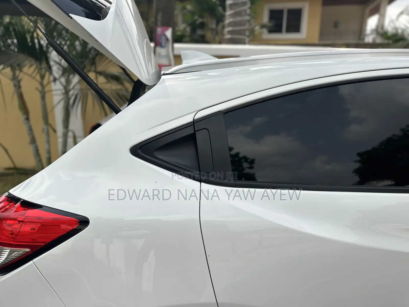 Honda HR-V Touring AWD 2019 White
