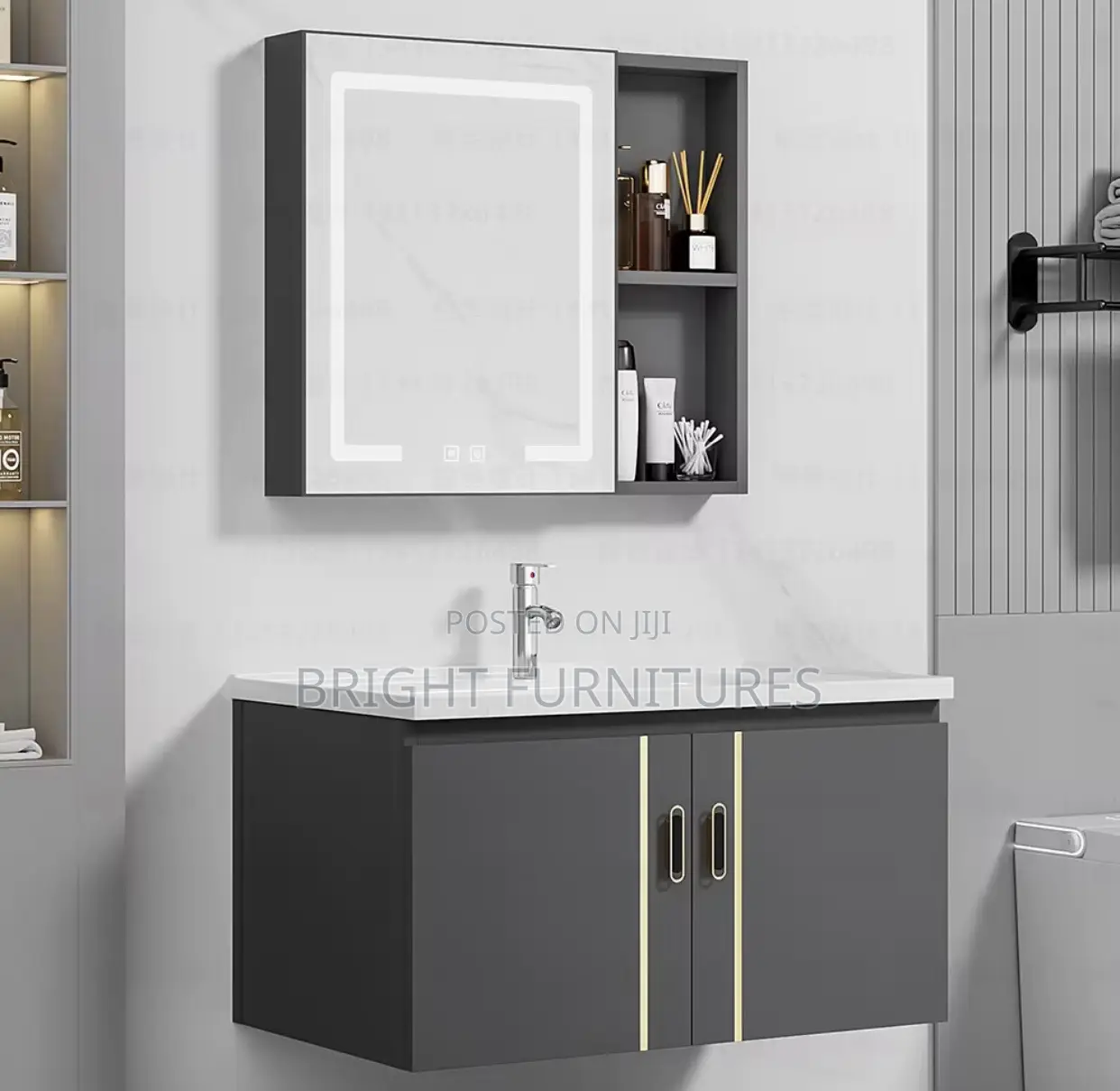 Luxury Wall Mounted Bathroom Cabinet With Mirror