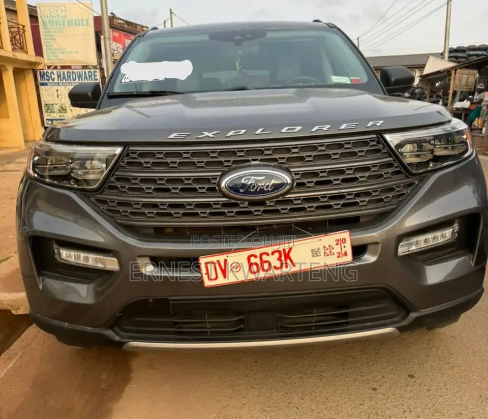 Ford Explorer XLT 2021 Silver