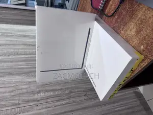 New Laptop Apple MacBook Air 2022 M2 8GB Apple M2 SSD 256GB