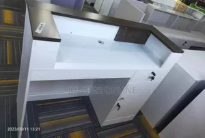 Receptionist Desk Pyuti Pruto