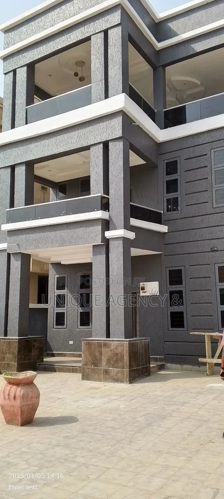 3bdrm Duplex in East Legon for sale