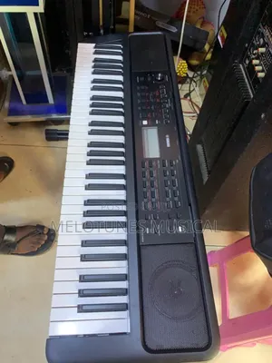Yamaha PSR-383 61-Key Keyboard