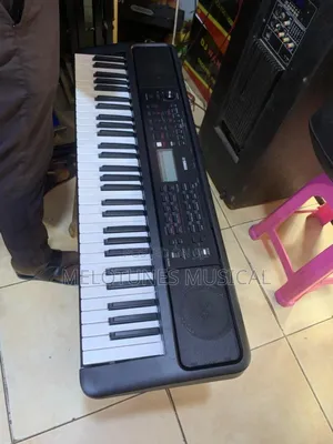 Yamaha PSR-383 61-Key Keyboard