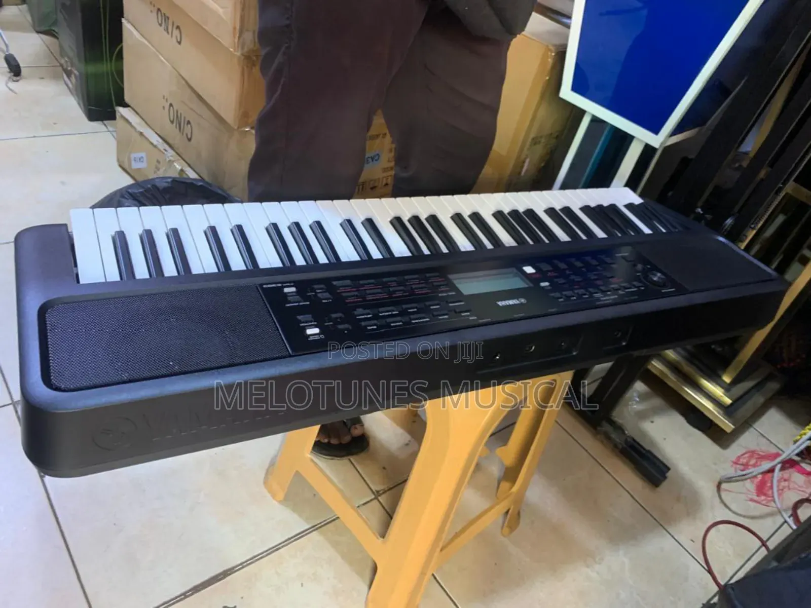 Yamaha PSR-383 61-Key Keyboard