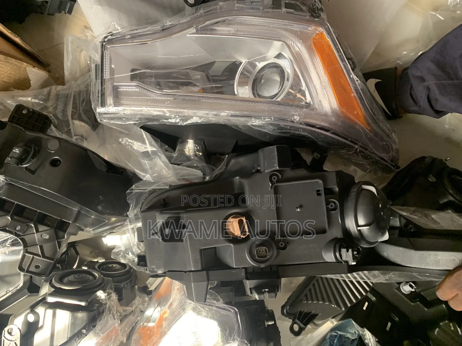 GMC Acadia 2018 Head Light Pair