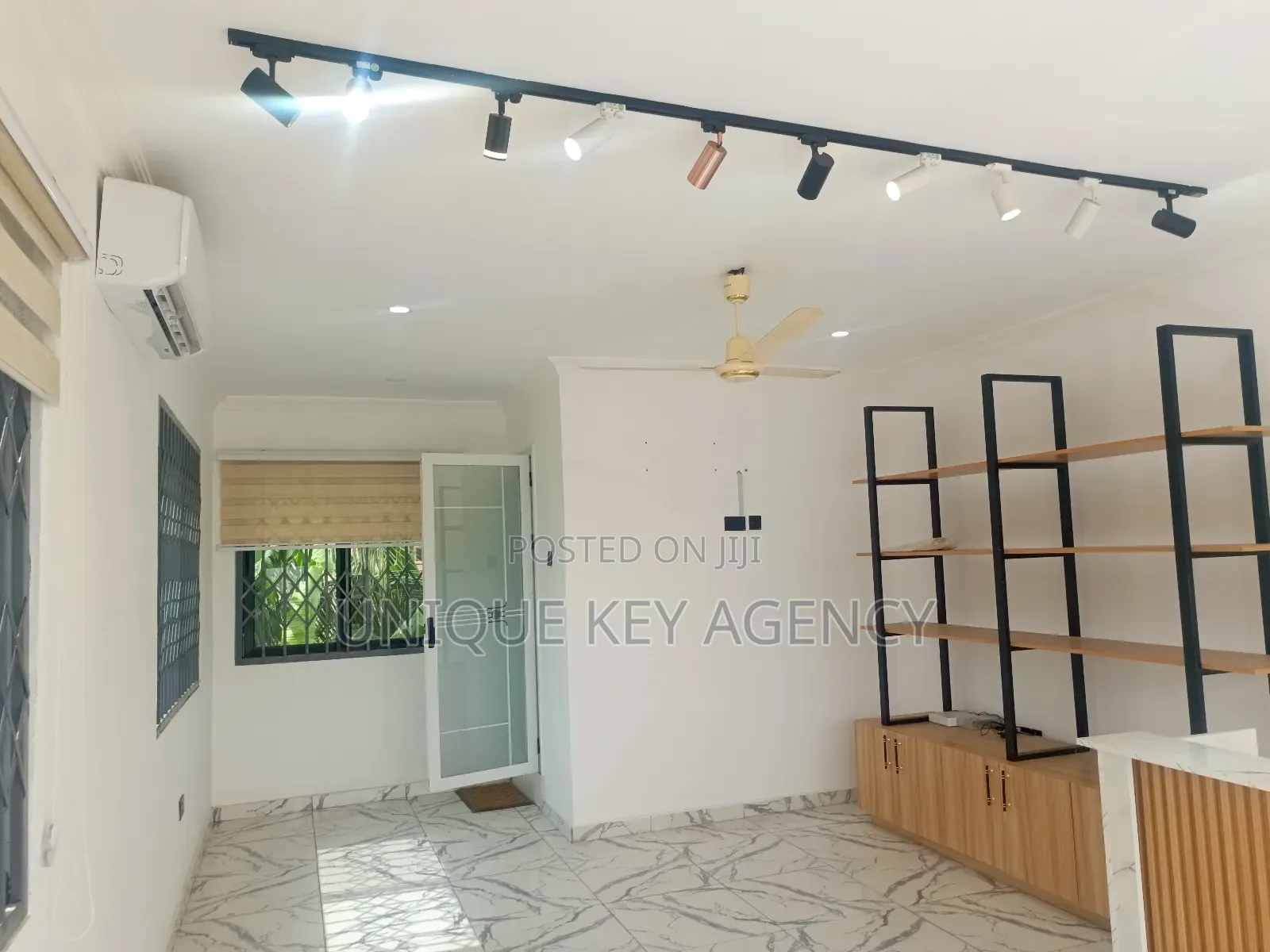 Shop to Let in Tse Addo