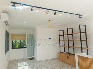 Shop to Let in Tse Addo